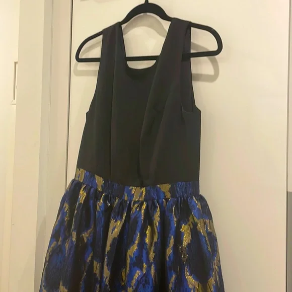 Nicole Miller floor length gown with blue and gold accents (Size 10) Nicole Miller floor length gown with blue and gold accents (Size 10)